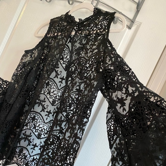 REVEUSE WOVEN TOP Black Bell SLEEVE womens large cold shoulder crochet - Picture 9 of 16